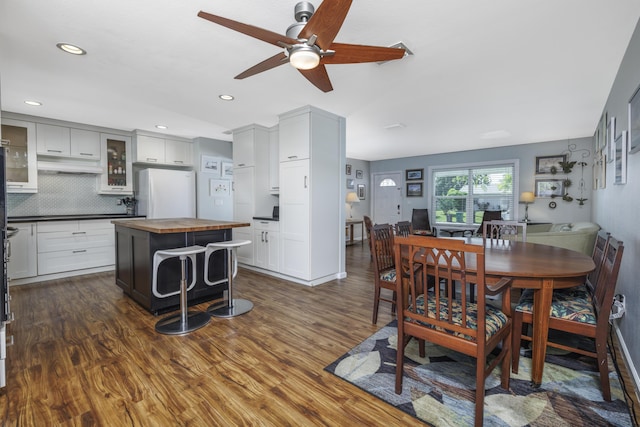 149 SW Grimaldo Ter, Port Saint Lucie, FL 34984 - dining area featuring a ceiling fan, dark wood-type flooring, recessed lighting, and baseboards