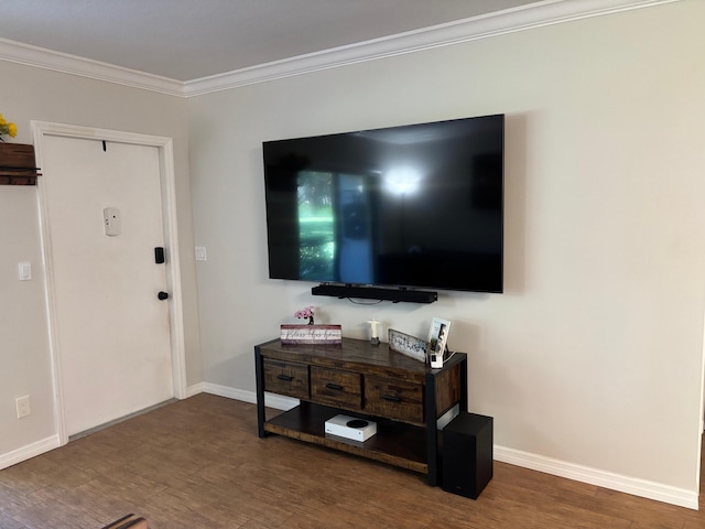 living room featuring ornamental molding, wood finished floors, and baseboards