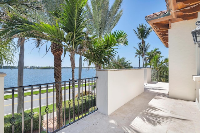 3309 S Flagler Dr, West Palm Beach, FL 33405 - view of patio featuring a balcony and a water view