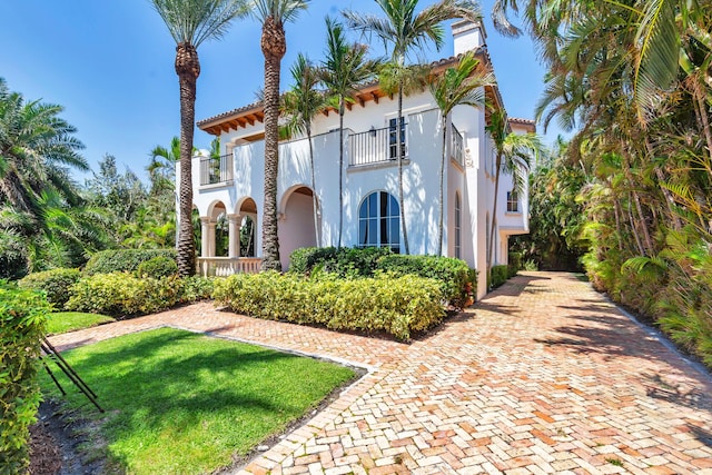 3309 S Flagler Dr, West Palm Beach, FL 33405 - mediterranean / spanish house with a balcony, stucco siding, and a front yard