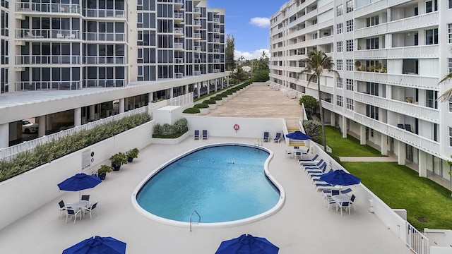 3570 S Ocean Blvd Unit 506, South Palm Beach, FL 33480 - view of community pool