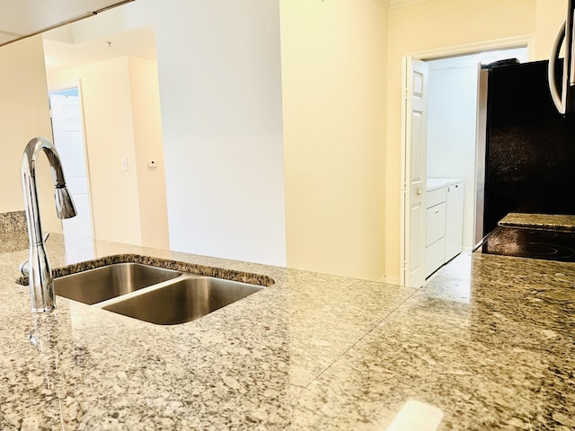 6511 Emerald Dunes Dr Unit 308, West Palm Beach, FL 33411 - kitchen with separate washer and dryer, a sink, freestanding refrigerator, ornamental molding, and electric range oven