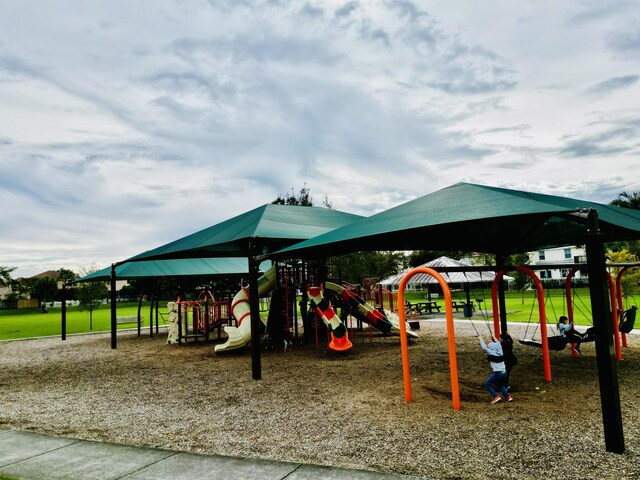 8421 SW 41st Ct, Davie, FL 33328 - view of community jungle gym