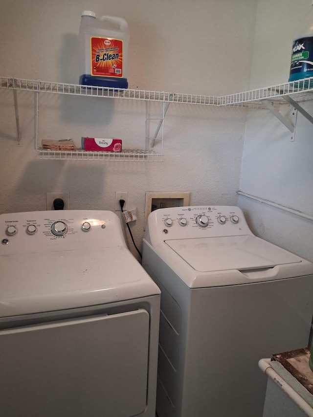 2506 Oleander Blvd, Fort Pierce, FL 34982 - laundry area featuring washer and clothes dryer