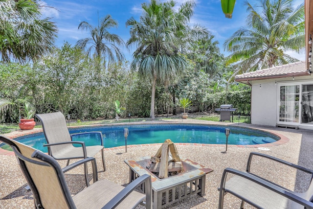 9062 NW 20th Mnr, Coral Springs, FL 33071 - view of swimming pool with a fire pit, a patio, and area for grilling