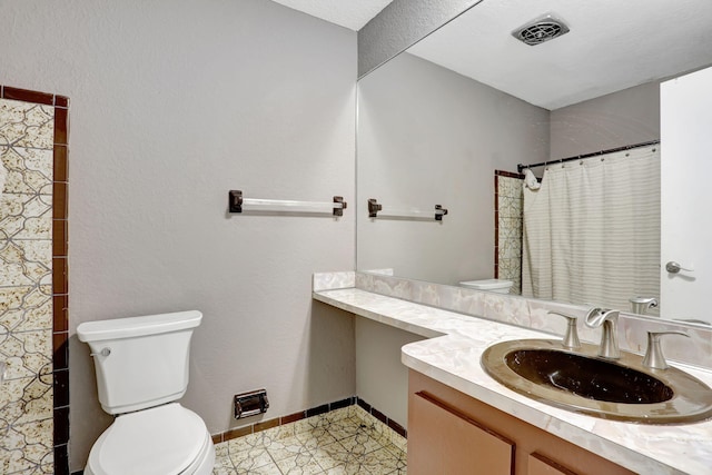 9062 NW 20th Mnr, Coral Springs, FL 33071 - full bath with toilet, vanity, curtained shower, and baseboards