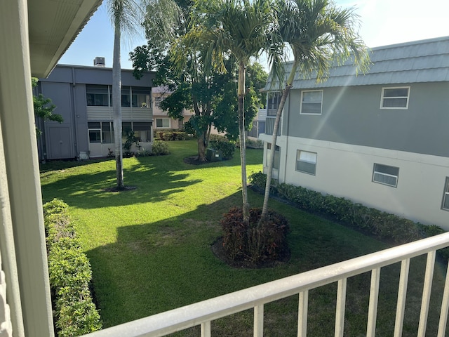 267 Flanders F, Delray Beach, FL 33484 - view of green lawn