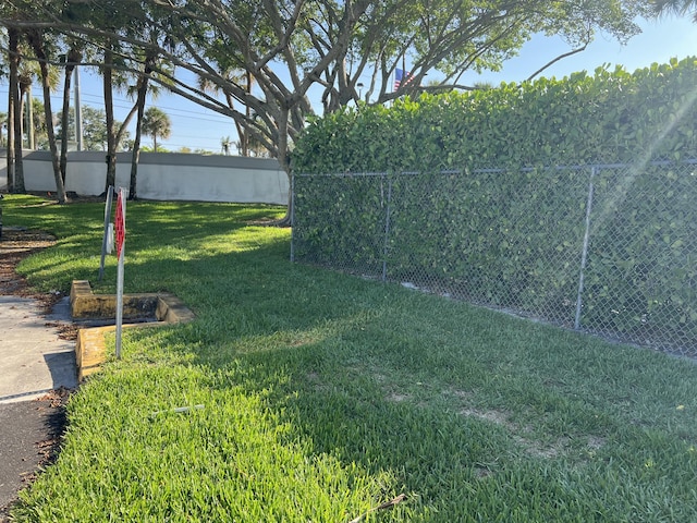 267 Flanders F, Delray Beach, FL 33484 - view of yard
