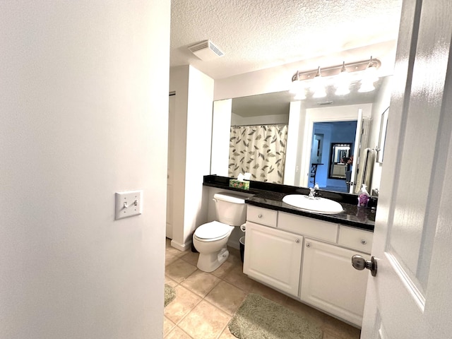 5205 Myrtlewood Cir E, Palm Beach Gardens, FL 33418 - full bathroom with tile patterned floors, toilet, vanity, a textured ceiling, and a shower with shower curtain