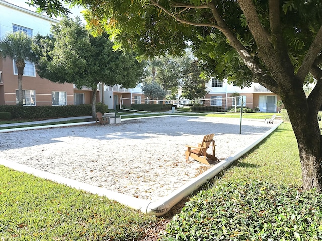 5205 Myrtlewood Cir E, Palm Beach Gardens, FL 33418 - surrounding community featuring volleyball court and a yard
