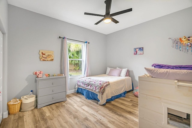 1025 Whitetail Ave SW, Vero Beach, FL 32968 - bedroom with light wood-type flooring, a ceiling fan, and baseboards