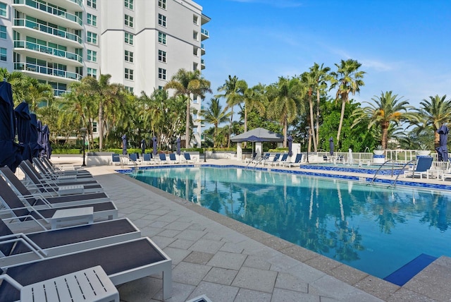 550 SE Mizner Blvd Unit B206, Boca Raton, FL 33432 - community pool with a patio area