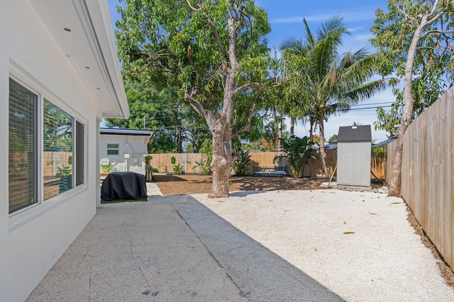 1517 NW 12th Ave, Fort Lauderdale, FL 33311 - fenced backyard with a patio