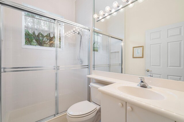 7585 Las Cruces Ct, Boynton Beach, FL 33437 - bathroom featuring toilet, vanity, and tiled shower