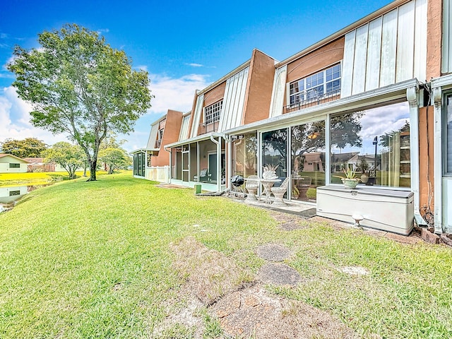 3622 Citrus Trce Unit 2, Davie, FL 33328 - back of property featuring a lawn