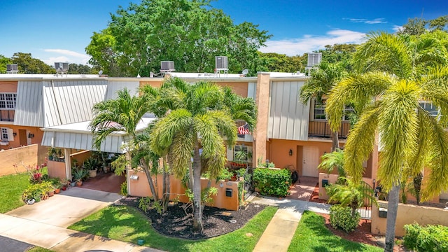 3622 Citrus Trce Unit 2, Davie, FL 33328 - view of property featuring concrete driveway