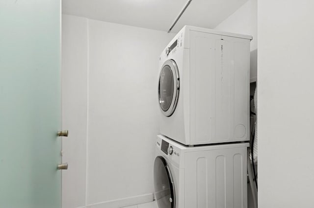 2200 S Ocean Blvd Unit 606, Delray Beach, FL 33483 - laundry area with stacked washer and clothes dryer