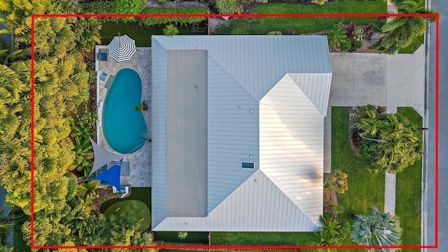 2590 Monaco Ter, Palm Beach Gardens, FL 33410 - aerial view of property and surrounding area featuring property parcel outlined and a pool area