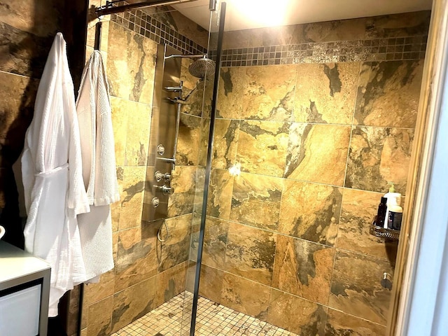 498 Oregon Ln, Boca Raton, FL 33487 - full bathroom with tiled shower and vanity