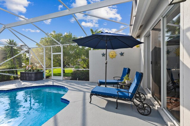 1936 SW Wood Duck Ln, Palm City, FL 34990 - swimming pool featuring a patio and a lanai