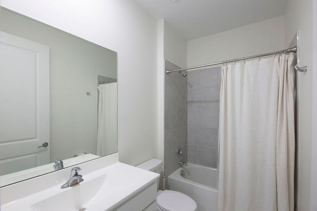7499 NW Deysbrook Ln, Port Saint Lucie, FL 34987 - full bath with toilet, vanity, and shower / tub combo with curtain