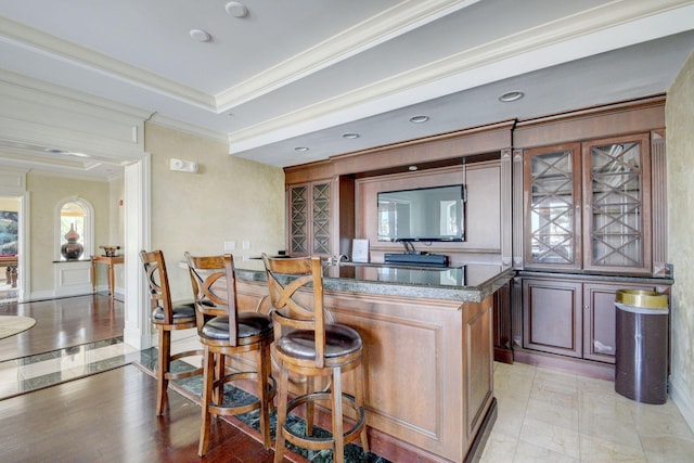 804 E Windward Way Unit 404, Lantana, FL 33462 - indoor wet bar with crown molding