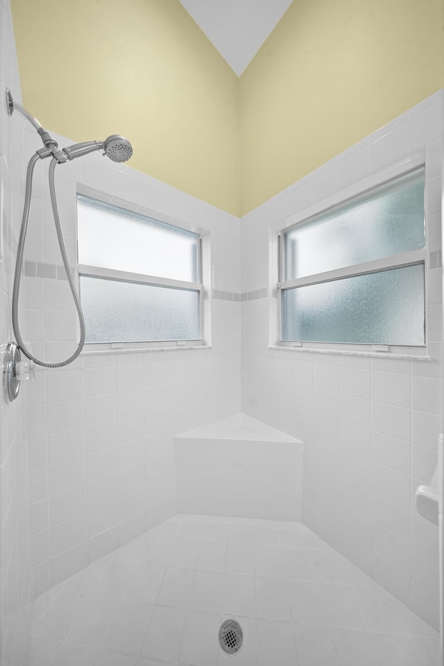 415 NW Granville St, Port Saint Lucie, FL 34986 - full bath with tiled shower