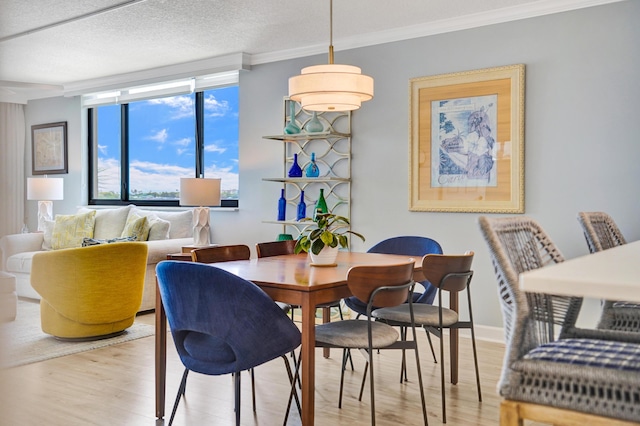 2424 N Federal Hwy Unit 315, Boynton Beach, FL 33435 - dining area featuring wood finished floors, crown molding, and baseboards