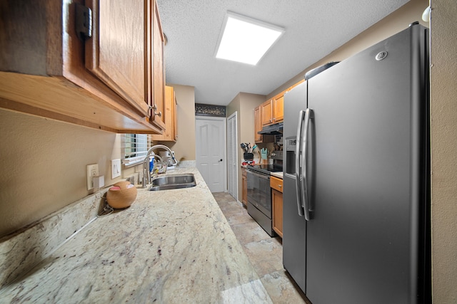 7201 N Blvd, Fort Pierce, FL 34951 - kitchen with stainless steel fridge with ice dispenser, electric range, a sink, under cabinet range hood, and a textured ceiling