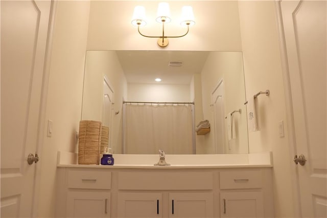 1095 N Verona Trace Dr, Vero Beach, FL 32966 - full bath featuring vanity and a shower with shower curtain