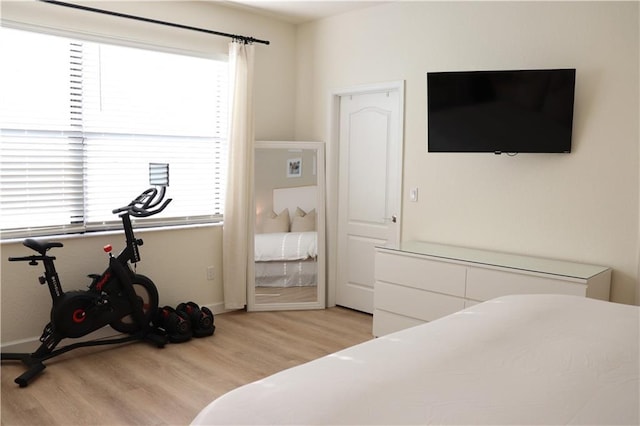 1095 N Verona Trace Dr, Vero Beach, FL 32966 - bedroom featuring light wood finished floors and baseboards