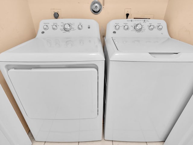 18458 Via Di Sorrento, Boca Raton, FL 33496 - laundry area with washing machine and clothes dryer