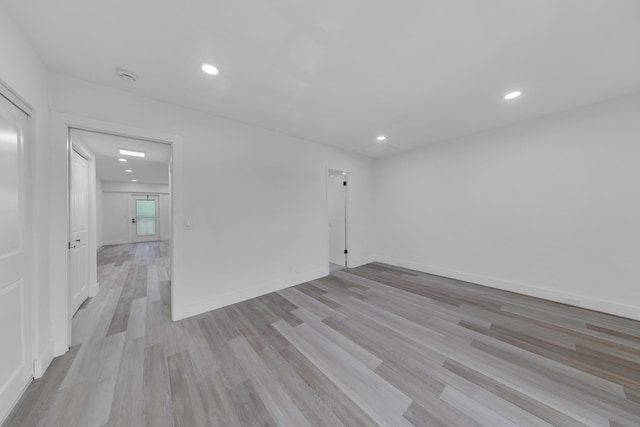 76 Mansfield B 76, Boca Raton, FL 33434 - unfurnished room with light wood-type flooring, recessed lighting, a smoke detector, and baseboards