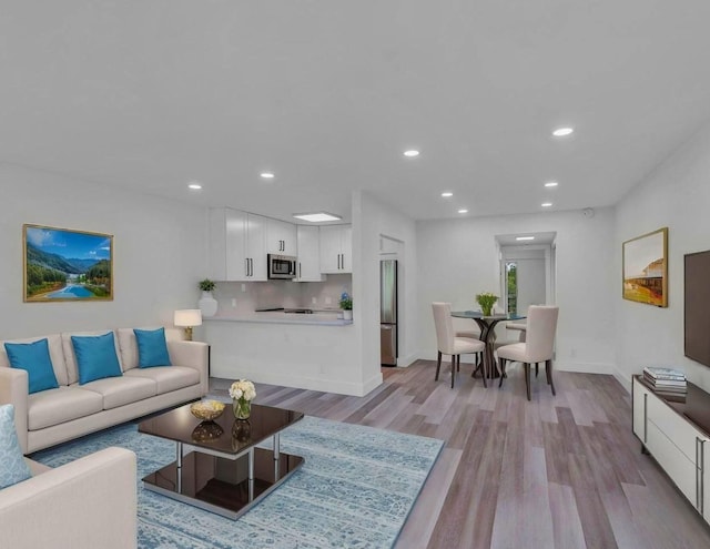 76 Mansfield B 76, Boca Raton, FL 33434 - living area with recessed lighting, light wood-style floors, and baseboards