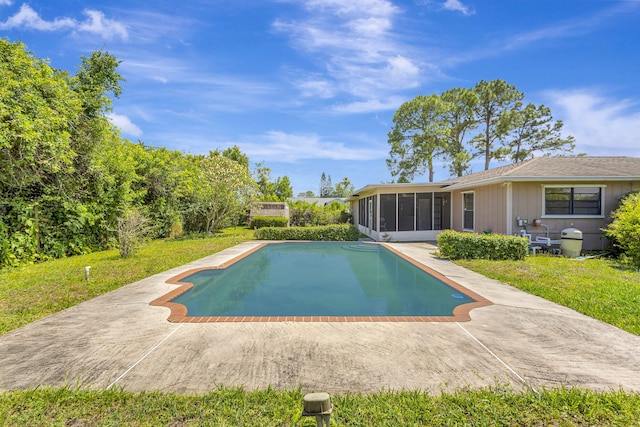 102 SE Crosspoint Dr, Port Saint Lucie, FL 34983 - swimming pool featuring a sunroom, a patio area, and a lawn