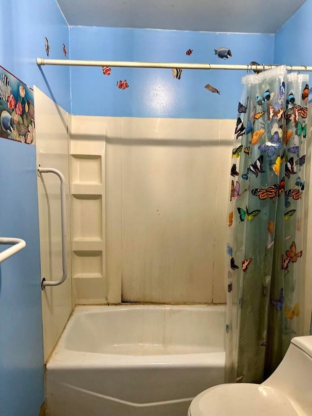 15255 NW 260th St, Okeechobee, FL 34972 - bathroom with shower / tub combo with curtain and toilet