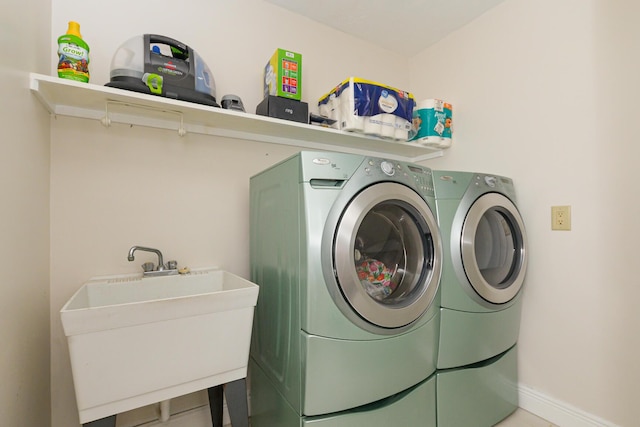 2610 SE Erickson Dr, Port Saint Lucie, FL 34984 - laundry room featuring independent washer and dryer and baseboards