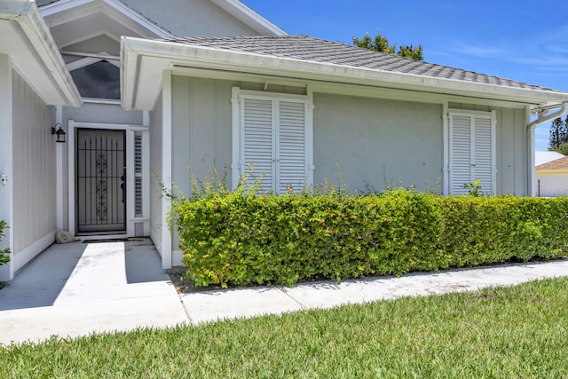 6304 SE Ames Way, Hobe Sound, FL 33455 - property entrance featuring roof with shingles