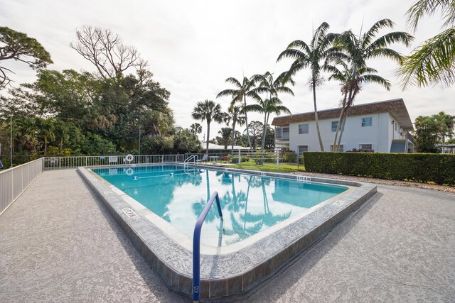 2950 SE Ocean Blvd Unit 9-5, Stuart, FL 34996 - view of community pool