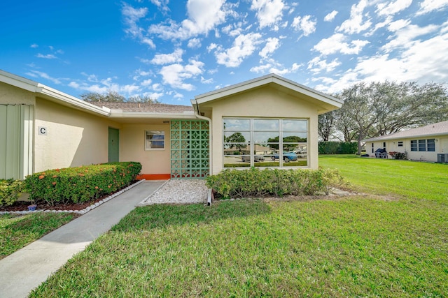 14240 Nesting Way Unit D, Delray Beach, FL 33484 - view of front facade featuring stucco siding and a front yard