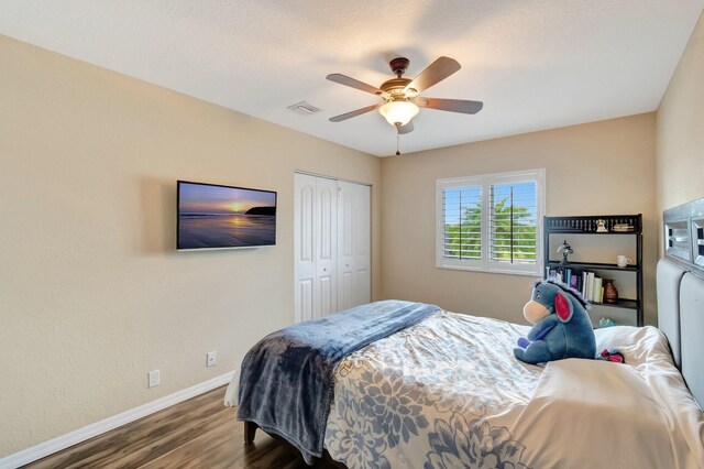 5014 Manchia Dr, Lake Worth, FL 33463 - bedroom featuring wood finished floors, baseboards, a closet, and a ceiling fan