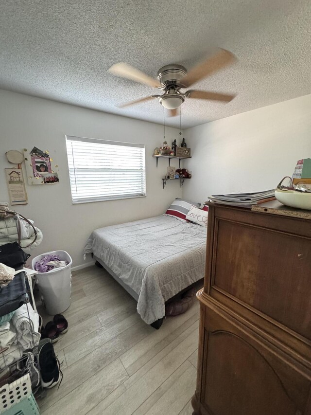 308 Florida Ave, Winter Garden, FL 34787 - bedroom featuring light wood-style floors, ceiling fan, and a textured ceiling