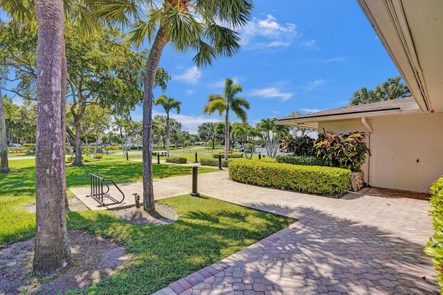 5340 Las Verdes Cir Unit 324, Delray Beach, FL 33484 - surrounding community featuring a yard