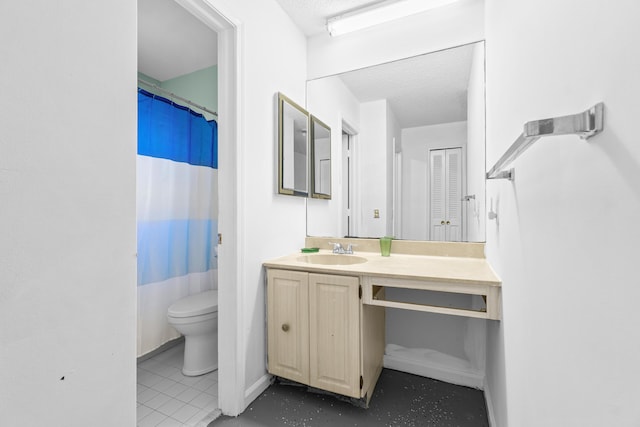 4657 Greentree Pl Unit A, Boynton Beach, FL 33436 - full bath with toilet, vanity, a textured ceiling, and curtained shower