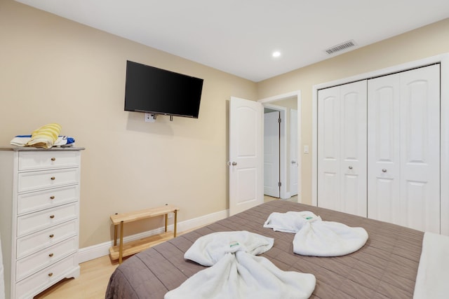 513 Curlew Rd, Delray Beach, FL 33444 - bedroom with recessed lighting, baseboards, a closet, and light wood finished floors