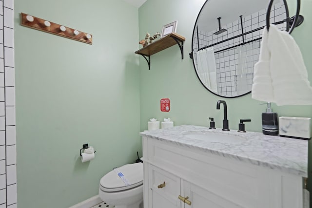 513 Curlew Rd, Delray Beach, FL 33444 - full bath with vanity, a tile shower, toilet, and baseboards