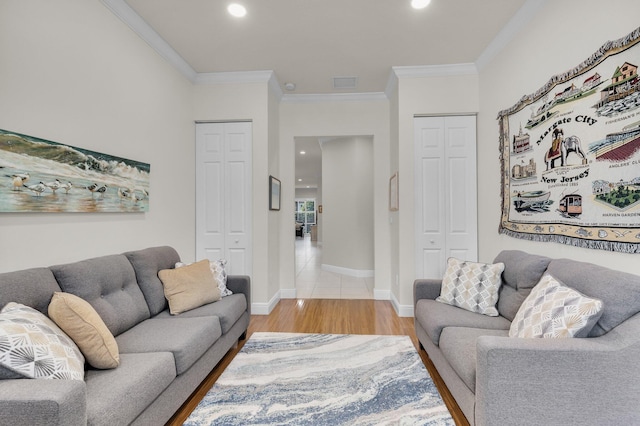 14811 Via Porta, Delray Beach, FL 33446 - living area featuring crown molding, light wood-style floors, baseboards, and recessed lighting