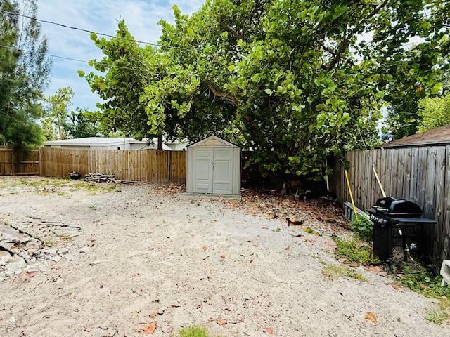 3901 Neptune Dr SE, Saint Petersburg, FL 33705 - view of fenced backyard