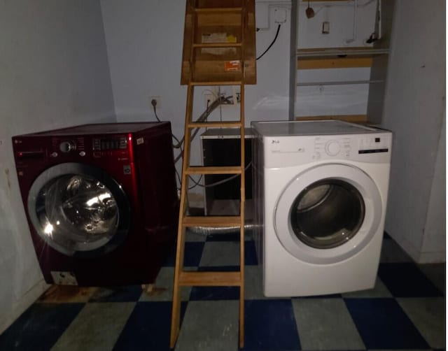 4580 Discovery Ln Unit 23, West Palm Beach, FL 33417 - washroom featuring washer / dryer and tile patterned floors