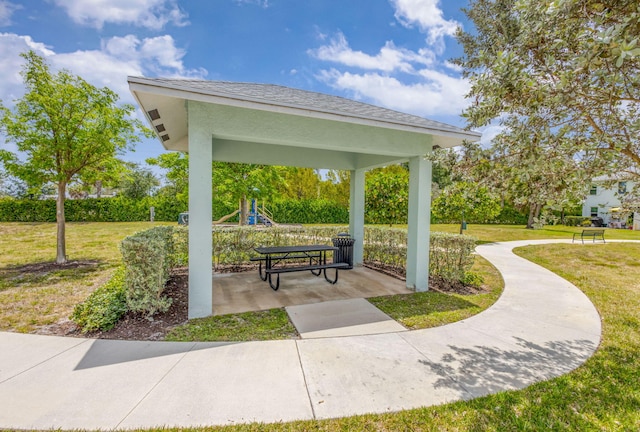 6340 Sailpointe Ln, West Palm Beach, FL 33413 - view of community featuring a lawn